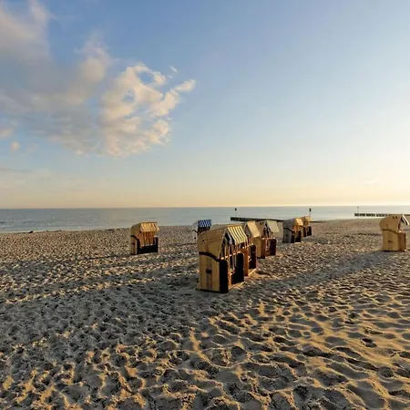 Koala Apartments: Beachside Pet-Friendly Stay with Wi-Fi Kolobrzeg Exterior photo